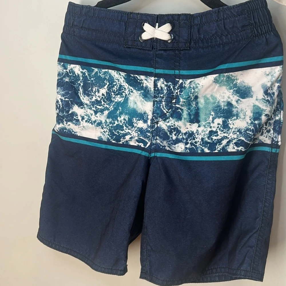 Old Navy Boys Small White Long Sleeve Rashguard Shirt Navy Swim Shorts Set